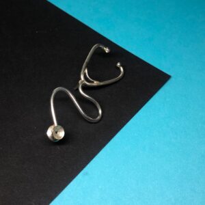 BROCHE ESTETOSCOPIO FIEZA GROUP